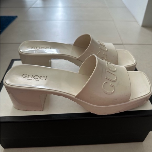 Gucci  off White Rubber Slide Sandals Sz 9 - Picture 2 of 11